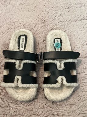 Steve Madden Black Leather and Cream Shearling Slide Mules